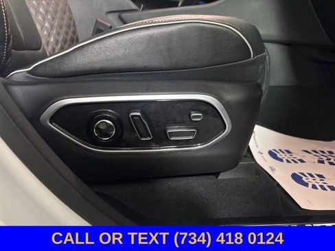 Used 2022 Jeep Grand Cherokee Summit w/ Luxury Tech Group V AWD/4WD image 31