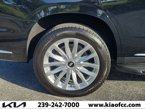 Used 2021 Cadillac Escalade Luxury RWD image 9