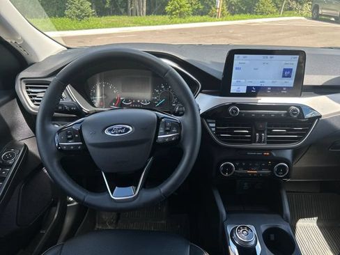 Used 2022 Ford Escape SEL AWD/4WD image 16