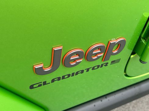 New 2025 Jeep Gladiator Mojave w/ Convenience Group image 8