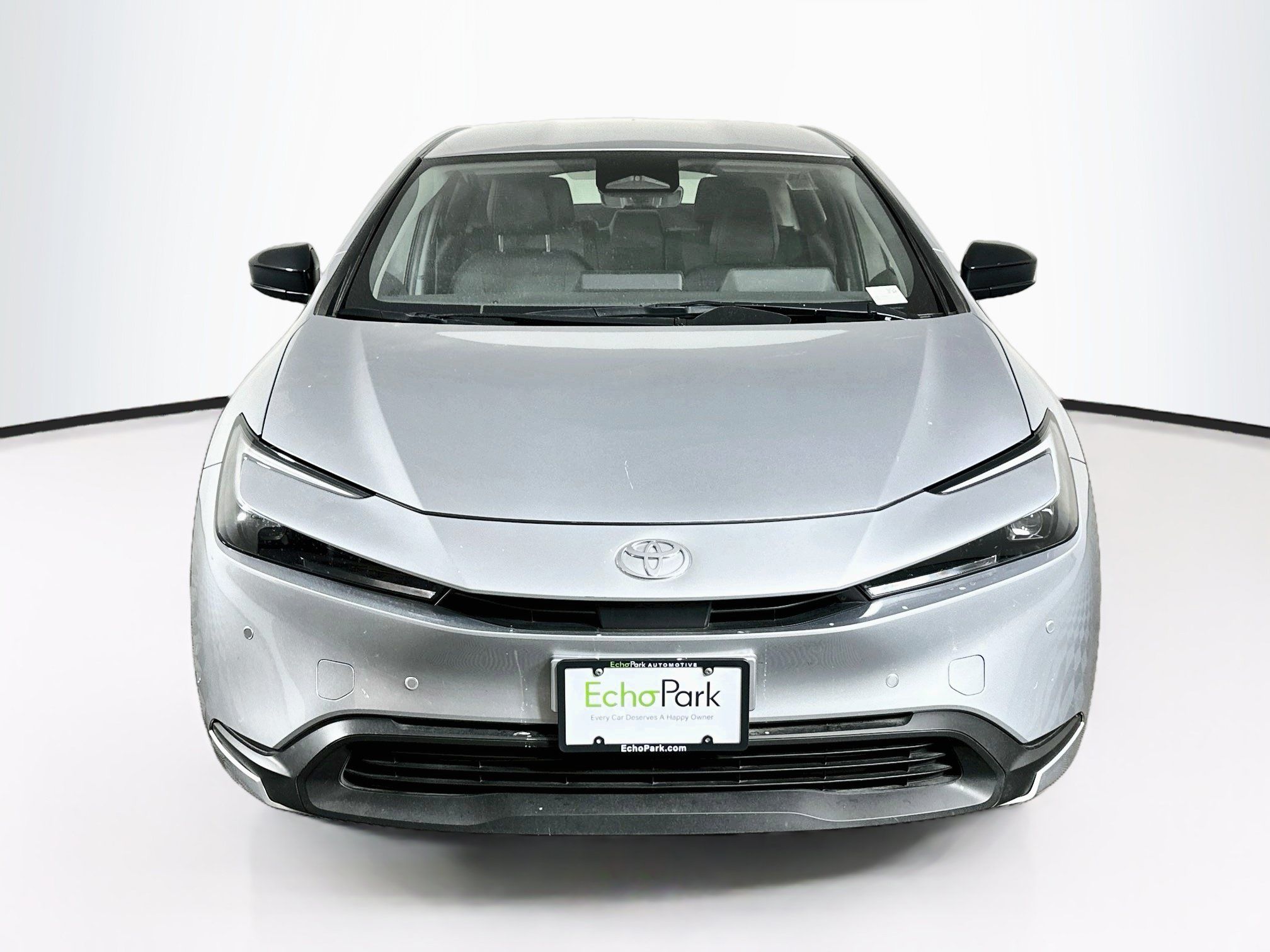 Used 2025 Toyota Prius LE FWD image 2