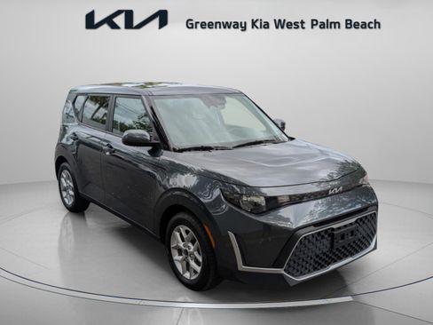 Used 2023 Kia Soul LX w/ LX Technology Package image 1