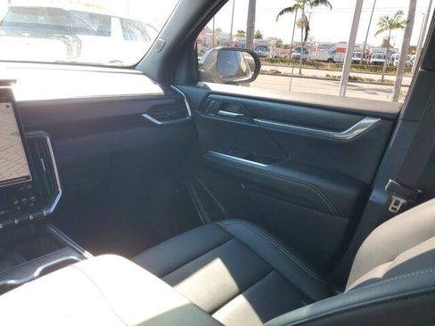 Used 2024 GMC Acadia Elevation image 17