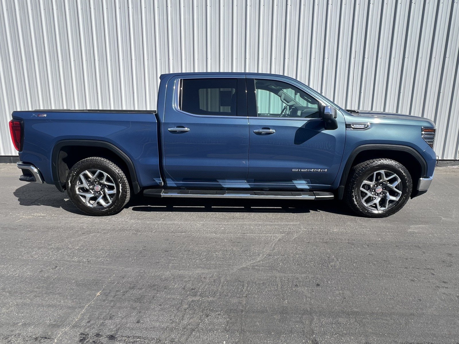 Used 2024 GMC Sierra 1500 SLT w/ SLT Premium Plus Package AWD/4WD image 7