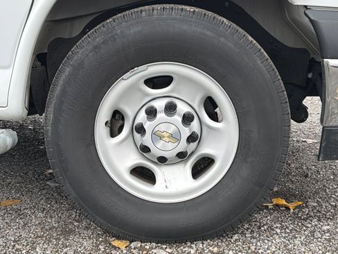 Used 2024 Chevrolet Express 2500 w/ Driver Convenience Package image 22