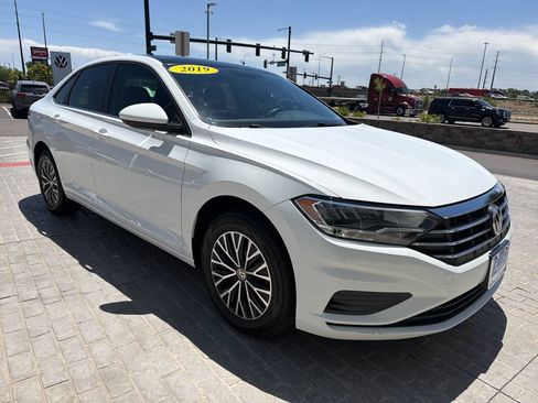 Used 2019 Volkswagen Jetta SE w/ Cold Weather Package FWD image 7