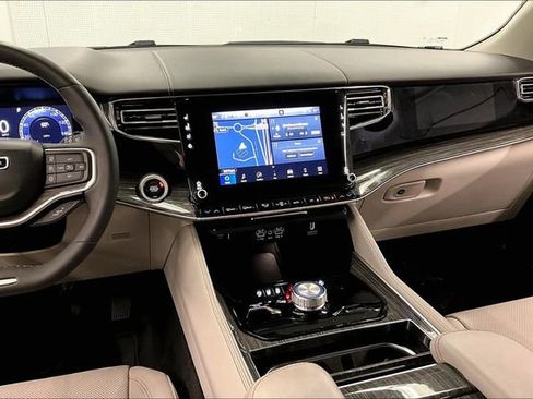Used 2022 Jeep Wagoneer Series II AWD/4WD image 7