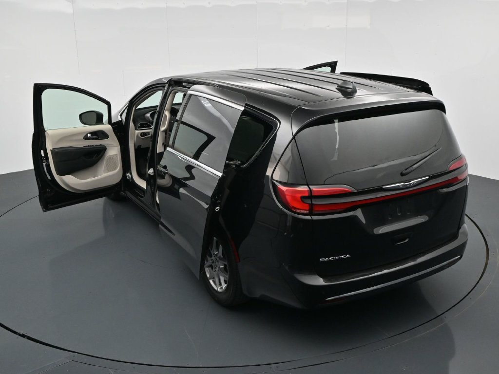 Used 2023 Chrysler Pacifica Touring-L FWD image 24