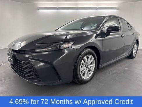 Used 2025 Toyota Camry LE image 3