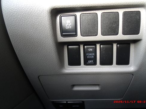 Used 2016 Nissan Quest SV image 40