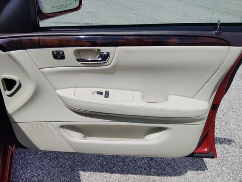 Used 2009 Cadillac DTS w/ Sun And Navigation Package FWD image 27