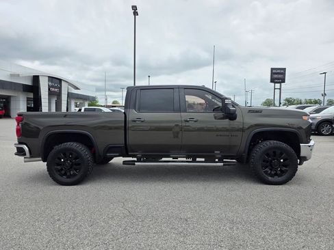 Used 2022 Chevrolet Silverado 2500 LT w/ Convenience Package AWD/4WD image 9