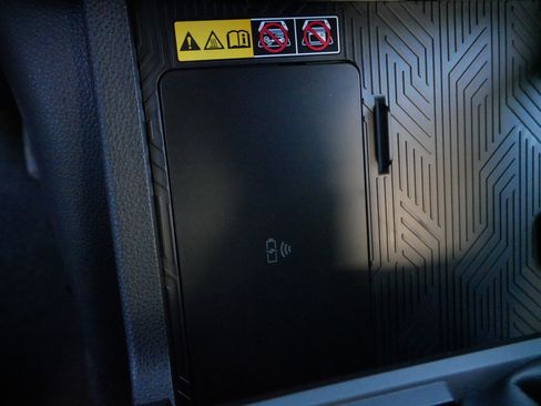 Certified 2025 Toyota 4Runner TRD Off-Road Premium image 31