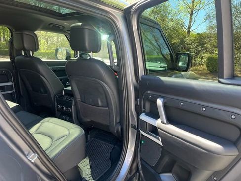 Used 2024 Land Rover Defender 110 X-Dynamic SE image 12