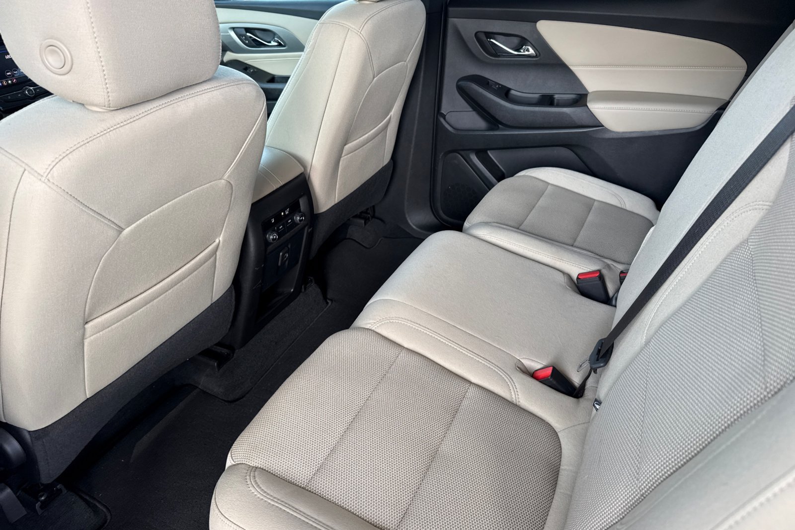 Used 2023 Chevrolet Traverse LS FWD image 6