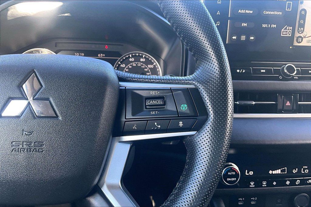 Used 2025 Mitsubishi Outlander SE AWD/4WD image 19