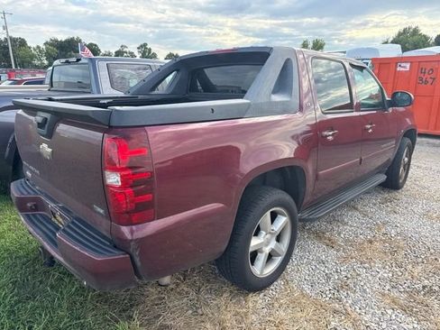 Used 2008 Chevrolet Avalanche LT w/ Convenience Package #1 AWD/4WD image 4