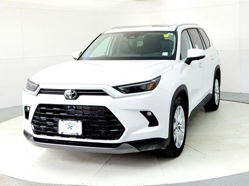 New 2026 Toyota Grand Highlander Platinum image 2