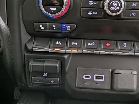 Used 2022 GMC Sierra 1500 Denali w/ Driver Alert Package II image 8