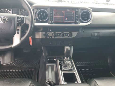 Certified 2020 Toyota Tacoma SR5 image 28