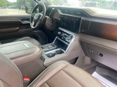 Used 2024 GMC Sierra 2500 Denali w/ Denali Reserve Package AWD/4WD image 12