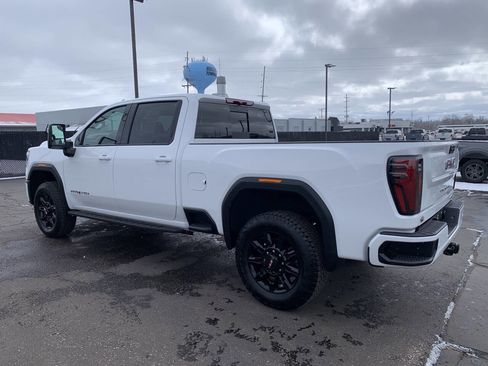 Used 2025 GMC Sierra 2500 AT4 image 7