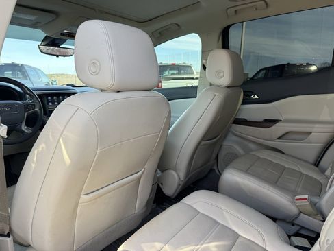 Used 2021 GMC Acadia Denali w/ Denali Technology Package image 25