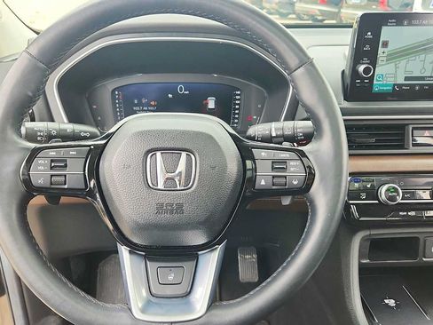 Used 2025 Honda Pilot Elite image 15