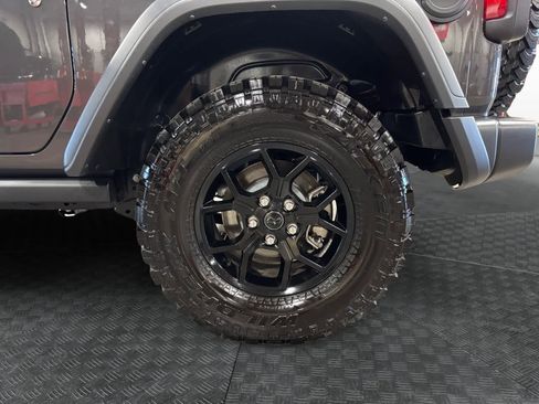 Used 2025 Jeep Wrangler Willys image 11