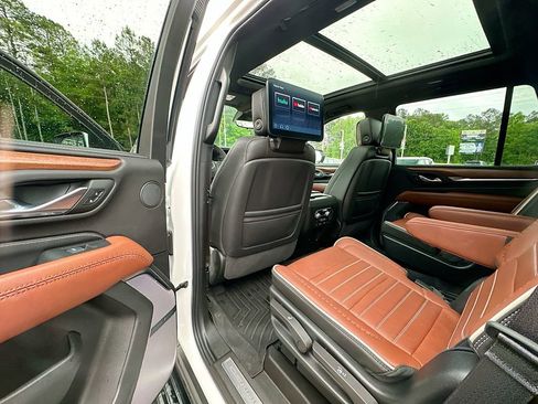 Used 2024 GMC Yukon Denali Ultimate AWD/4WD image 4