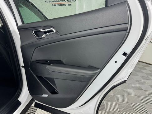 Used 2025 Kia Sportage SX image 26