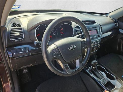 Used 2015 Kia Sorento LX image 16