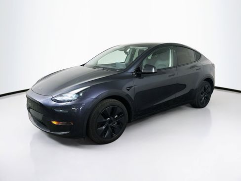Used 2024 Tesla Model Y Long Range AWD/4WD image 3