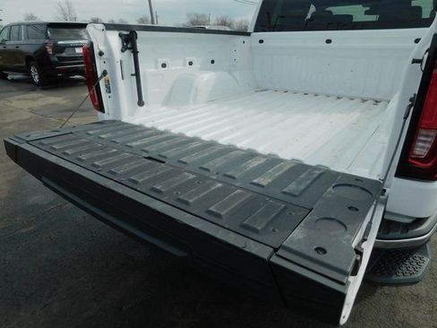 Used 2025 GMC Sierra 1500 SLT image 12