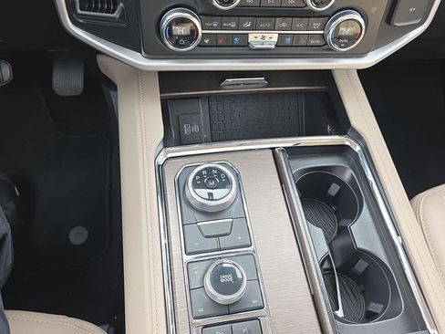 Used 2022 Ford Expedition Limited image 15