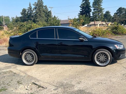 Used 2013 Volkswagen Jetta SE FWD image 2