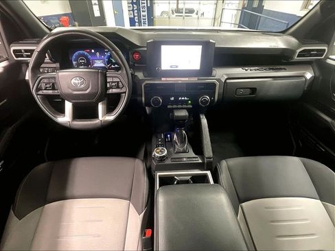 Used 2025 Toyota Tacoma TRD Off-Road AWD/4WD image 21