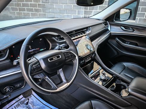 Used 2023 Jeep Grand Cherokee L Limited image 9