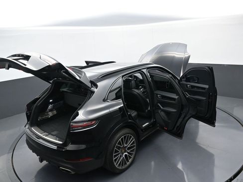 Used 2023 Porsche Cayenne image 43