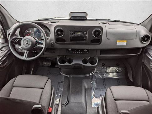 Used 2025 Mercedes-Benz Sprinter 2500 image 15