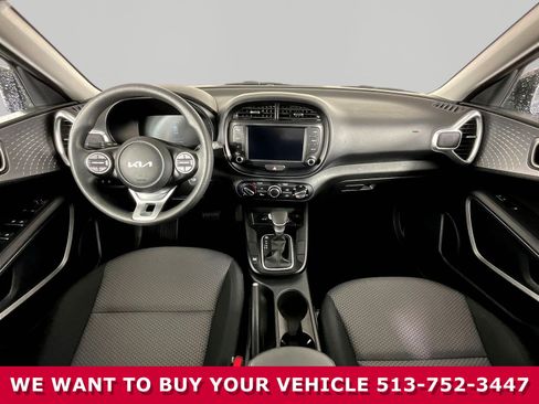 Used 2025 Kia Soul LX FWD image 7