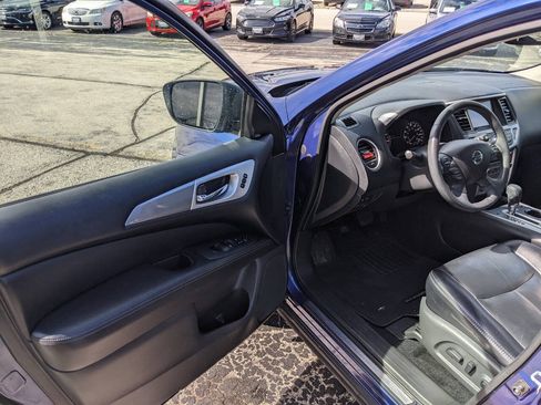 Used 2018 Nissan Pathfinder SL w/ SL Premium Package AWD/4WD image 9