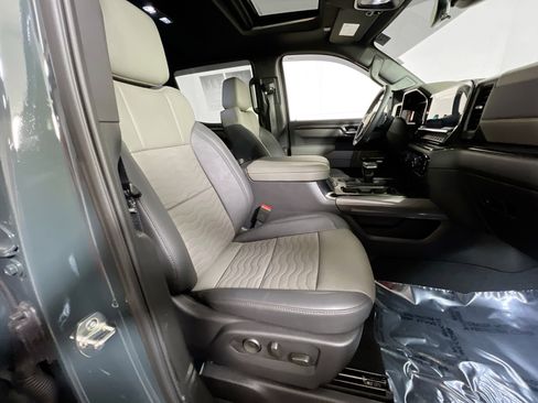 Used 2025 Chevrolet Silverado 1500 ZR2 w/ Technology Package image 29