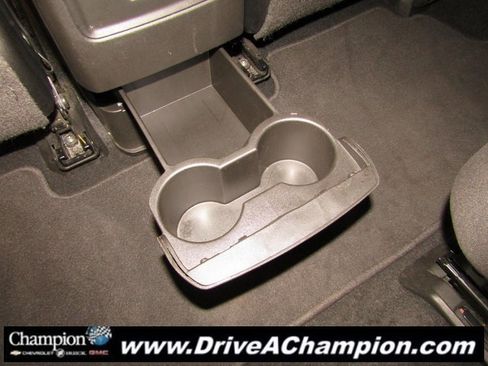 Used 2023 GMC Acadia SLE image 18