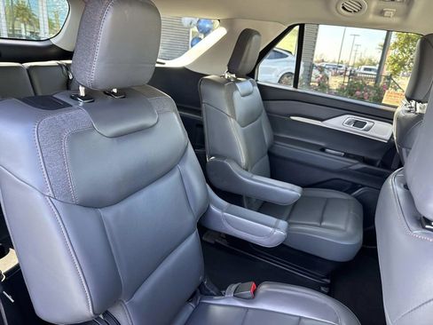 Used 2025 Ford Explorer Active w/ Active Comfort Package image 10
