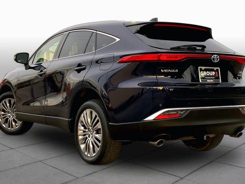 Used 2022 Toyota Venza XLE AWD/4WD image 11