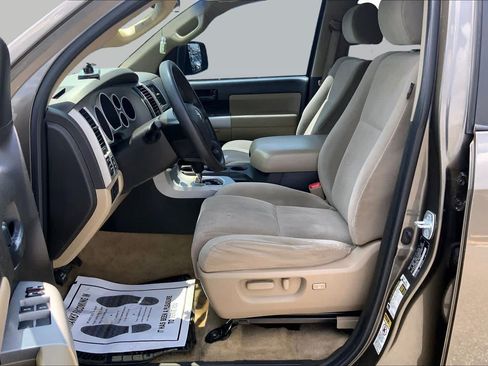 Used 2008 Toyota Sequoia SR5 w/ Moonroof & Roof Rack Pkg AWD/4WD image 7