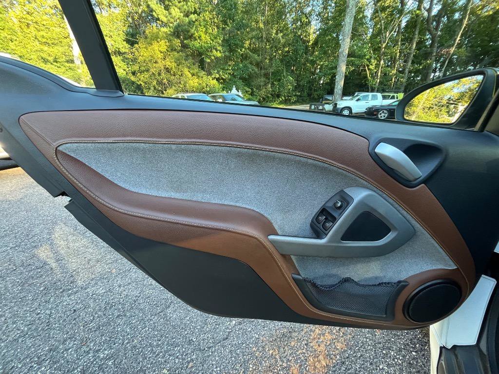Used 2014 smart fortwo passion RWD image 10