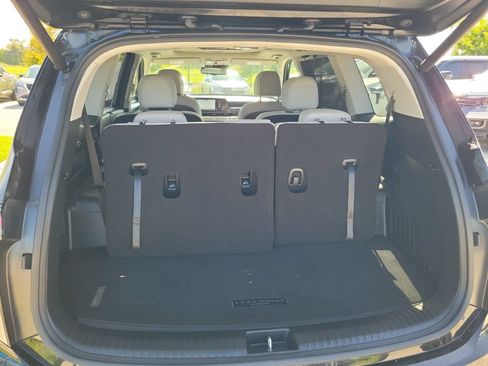 Used 2024 Kia Telluride EX w/ EX Captain's Chair Package FWD image 9