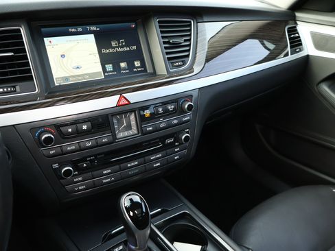 Used 2015 Hyundai Genesis 3.8 w/ Option Group 03 image 20